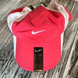 Nike Women’s Featherlight Tennis Hat. Peach/Pink and White. One Size. NWT